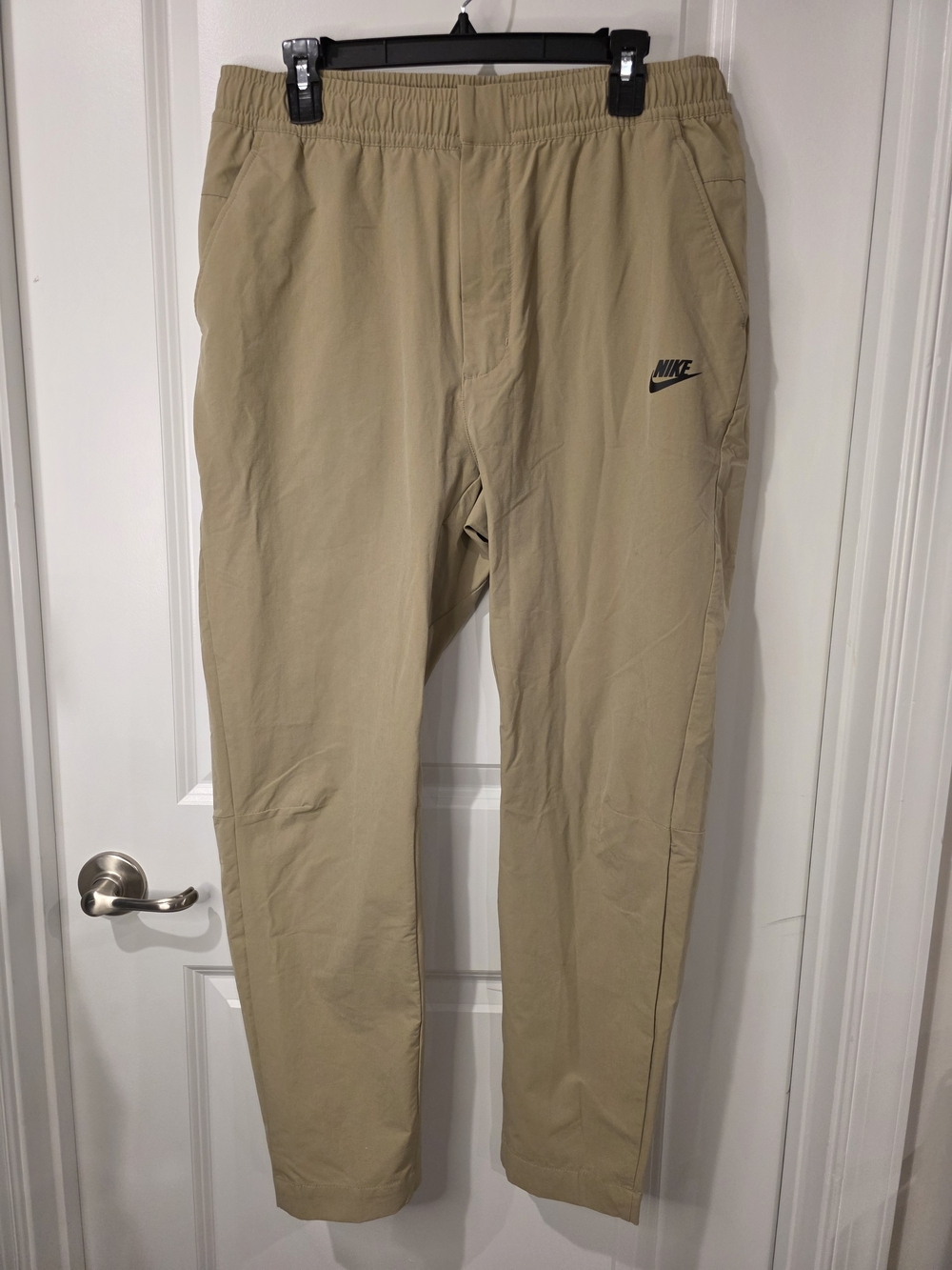Nike Sportswear Woven Tapered Commuter Pants